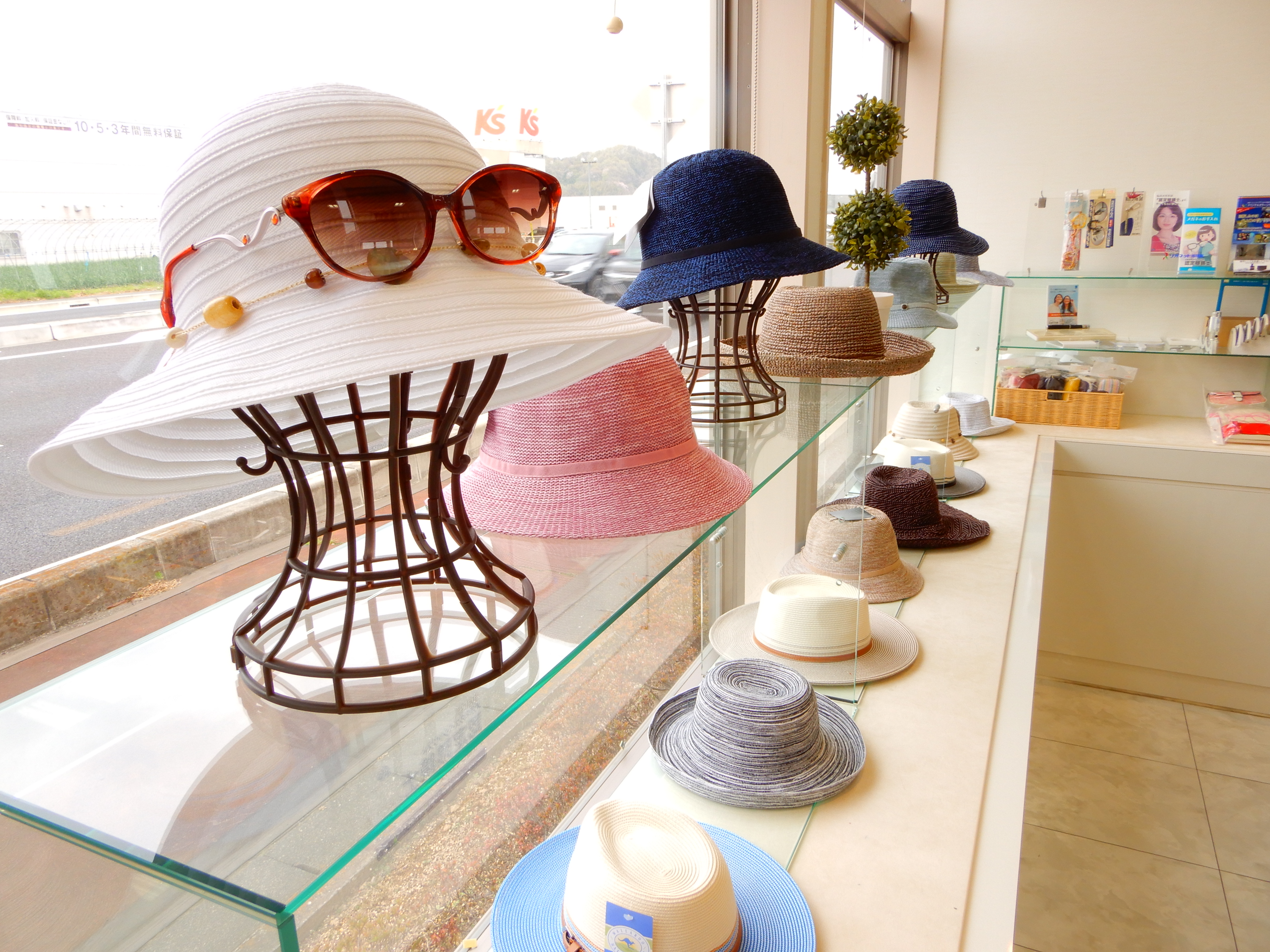 【 紫外線の季節。帽子とサングラスで完璧UVケア(^^)/ 】　WALLAROO HAT（ワラルーハット）の出番です！