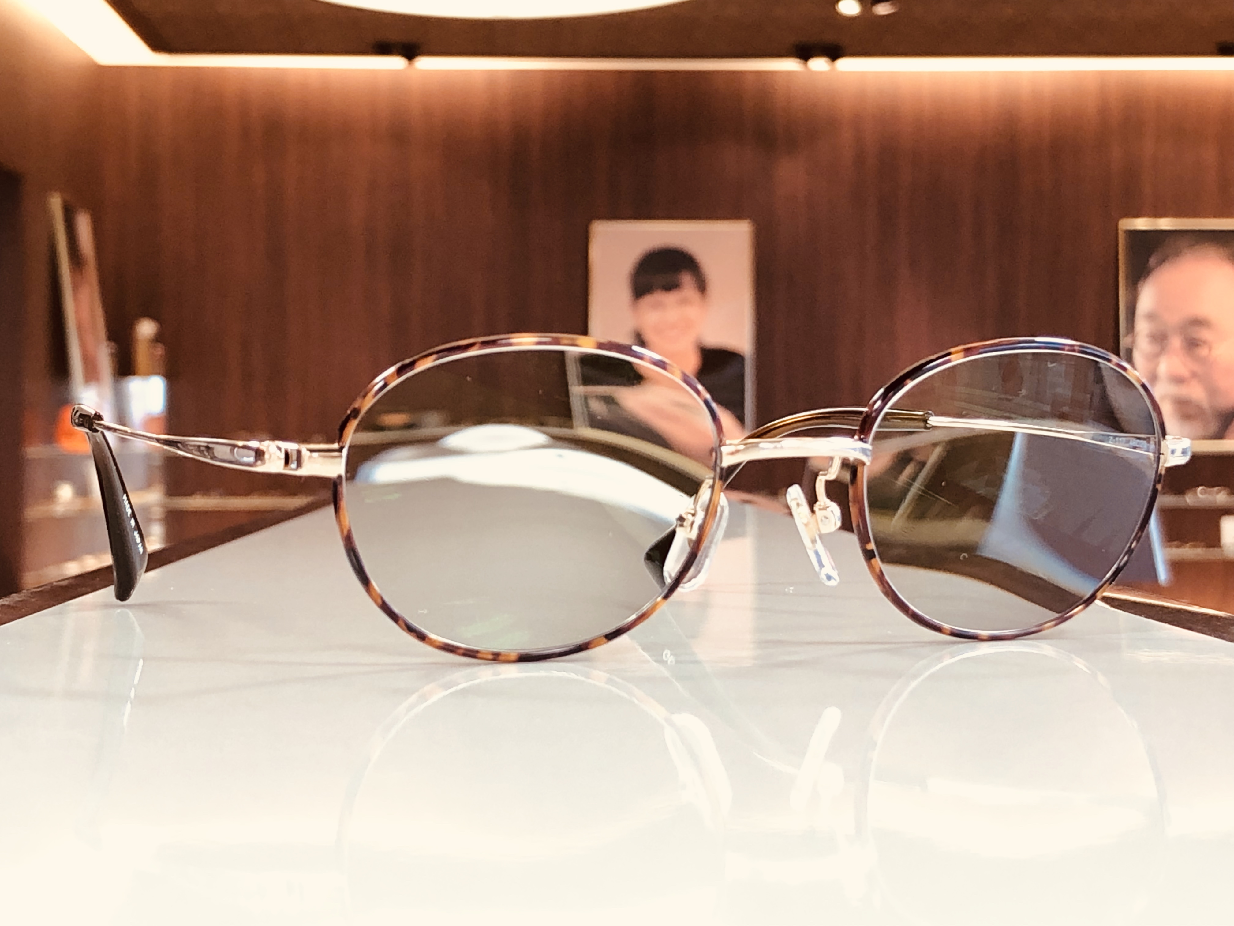 【 白内障術後の多焦点眼内レンズを挿入されたお客様のメガネを製作しました(￣▽￣)】　最近増えてきましたね、多焦点眼内レンズ。