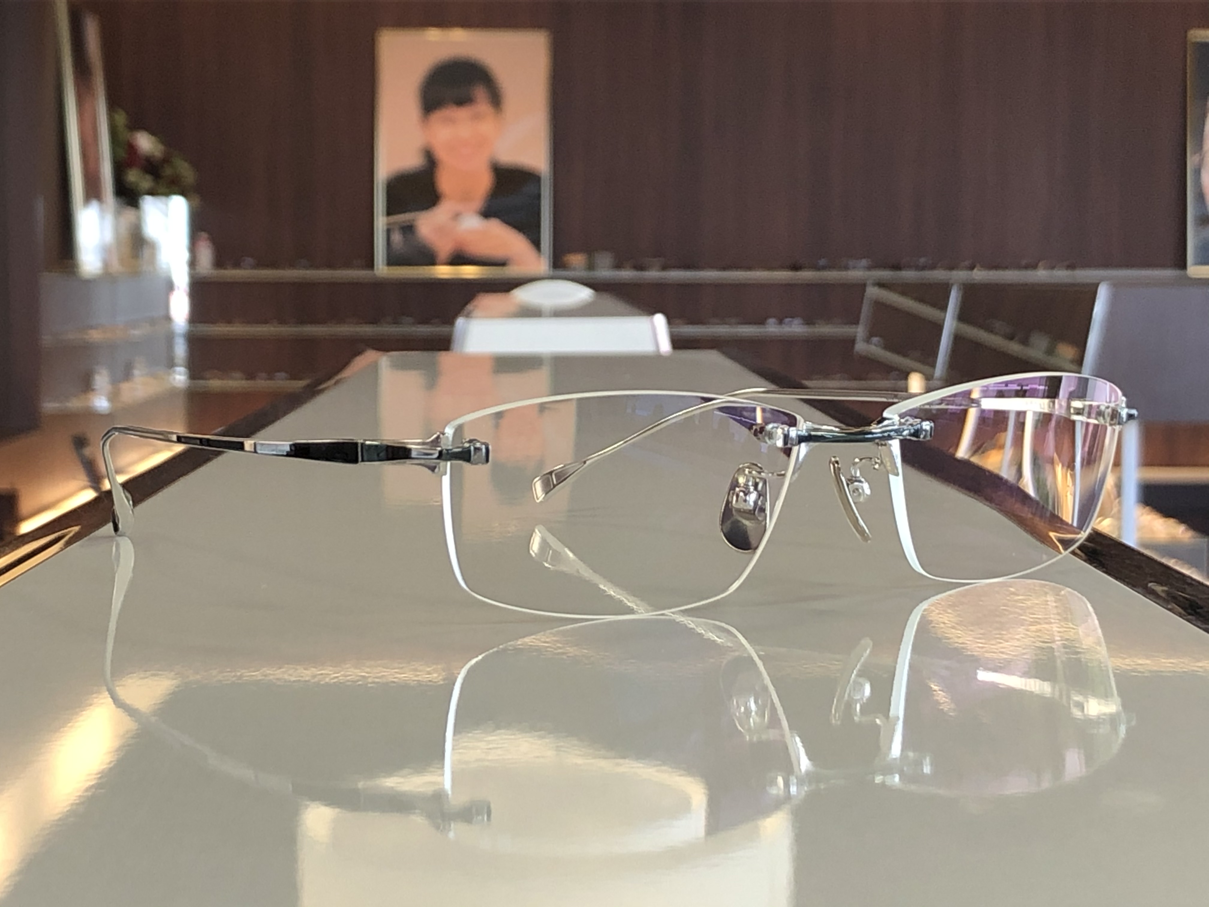 【 JAPONISM・JN-638はダンディー・ツーポイントメガネの決定版(￣▽￣)】　東海光学レゾナスXフィットとさわやかでカッコイイふちなしメガネの組み合わせ。