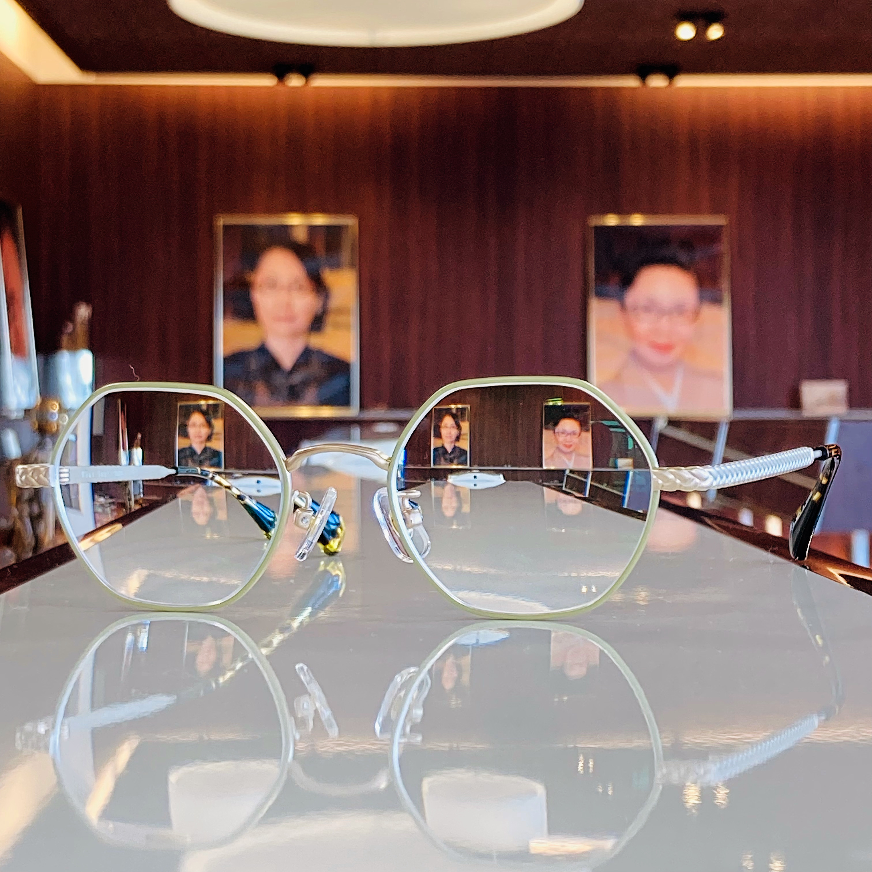 FIAT!LUX（フィアットルクス）＆ HOYALUX シンクロ、初めての遠近両用です♪