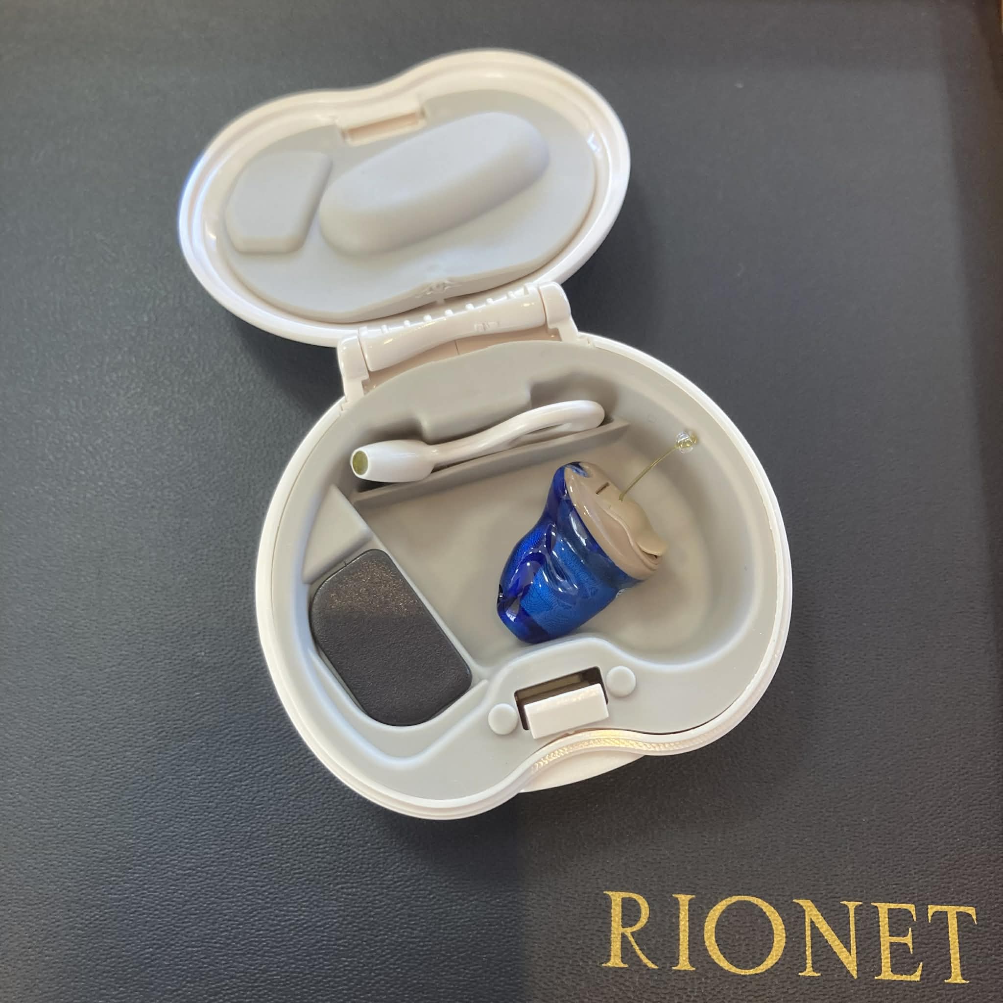 RIONET（リオネット） 耳穴式補聴器 HI-C1CV スーパーミニカナールタイプです。